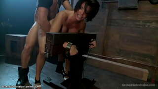 Enormi big MARA Richardson Volpi hija magħmula titkaxkar bil-frosta fil-snien tagħha imbagħad marbuta u l-ħasil tal-mhux maħduma anali mill big Ramon Nomar fl-injam