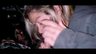 Πήγα μια βόλτα μαζί μου, για να βοηθήσει μια νεαρή κοπέλα-και κοίτα τι έκανε.