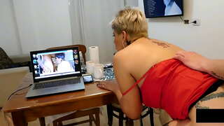 Yr wyf yn darganfod ffeiliau swf ynddo ef yn ysbïo ar i mi er fy mod yn mastyrbio ac yr wyf yn gwneud iddo lenwi fy ass gyda llaeth nes ei fod yn gorlifo .....