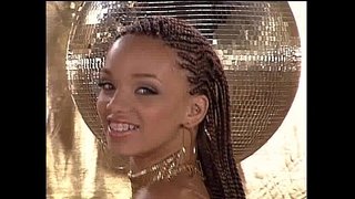 Gia LaShay sealladh dheth aice melons