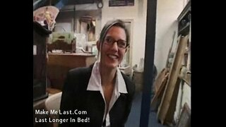 Morena Sexy dona de casa fica transado em seu local de trabalho