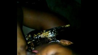 Miżżewġa Thot-Għoti Me Kap Fil-Kamra Tal-Banju