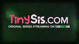 18岁的阿里亚纳大是这里的一件事只有一件事，要获得糟透了 这个性感的屁股美喜欢看着你的脸上有一只公鸡深了她的喉咙和呻吟在喜悦的时候被pl