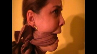 Tits ndogo katika panty hose