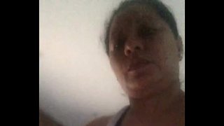 Masturbates en la fronto de la fotilo