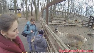 Суырып красотка еуро трахается с незнакомцем бұл POV