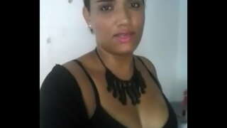 Ut exiit, cum amici eius, et reliquit uxorem injuriosum domi calidum stupri