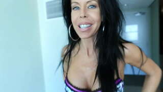 Tabitha Стивенс е назад во бизнисот! '18.01.24.