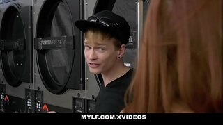 Strakke Twat (VannaBardot) Krijgt Haar Clit Gelikt Door EEN MILF (SereneSiren)