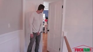 Squirts Tagħbija Tal-Wiċċ Fuq Stepsister &amp; #039; I Wiċċ-Armonija Wonder