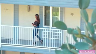 Stepmom食彼女のレズビアンティーンstepdaughters毛cunt