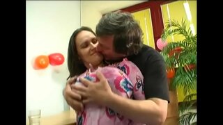 Maia kotiro Jenny ki te nui tits tūturu tangata e ta&#039;uehia i muri i