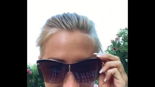 אני אצבע את הכוס חזק על הציבור הדשא