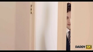 DADDY4K. رائع مشهد الجنس القديم والد العروس الجميلة من