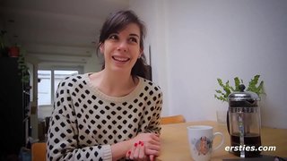 Amateur Mädchen Reiben Ihre Unbeschnittenen Busch