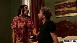 Брюнетка старра дӥнъёссэ юн сюпсе поза 69 рэйчел мылкыдыя, кезьытлэсь азьло солэн пазьгем кидысъёсыз