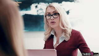 Дар падчериц-наврасон шавам, ки ба баъзе мушкилоти дар кори худ милф-боссом