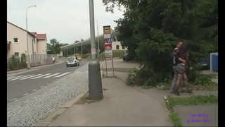 Kuchukua vijana uasherati kutomba chini ya daraja katika hifadhi ya umma