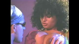 Kanos srác a napszemüveg baszik kurvás ébenfa kurva nehéz a szőrös pina